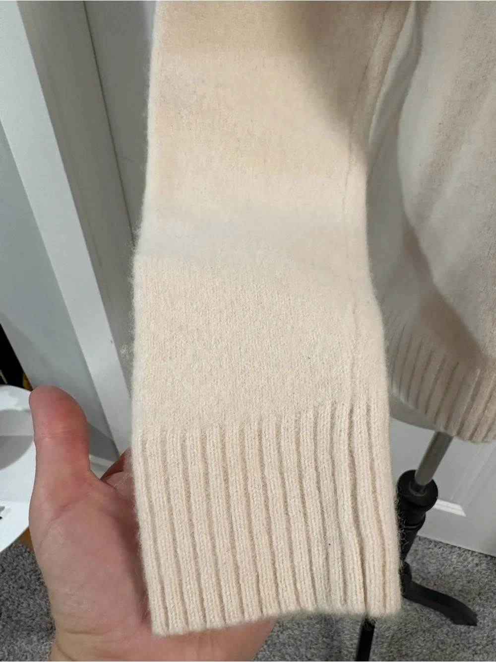 Uniqlo Crewneck Cream Wool Sweater - Picture 4 of 12